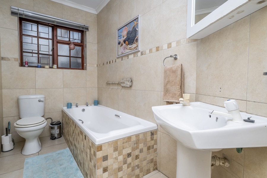 4 Bedroom Property for Sale in Bonnie Brae Western Cape